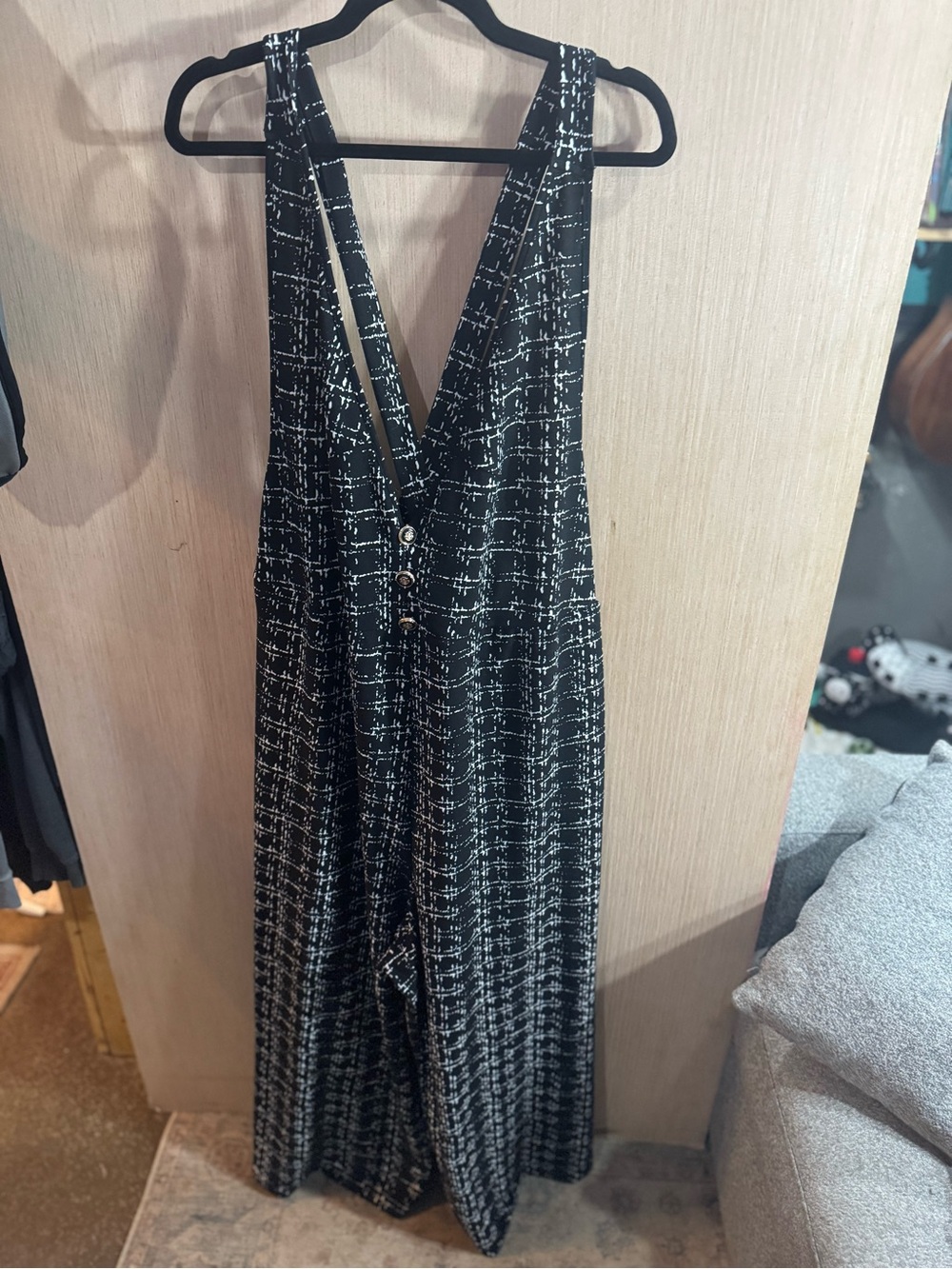 BloomChic Black & White Backless V-Neck Jumpsuit Size 18/20 NWT